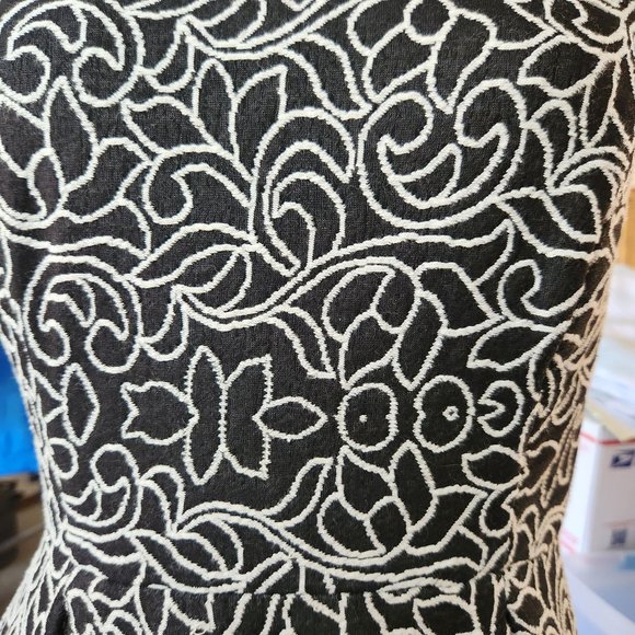 Black and White Cap Sleeves Bodycon Dress Embroidery Pattern Ladies Size 4 - Picture 3 of 7